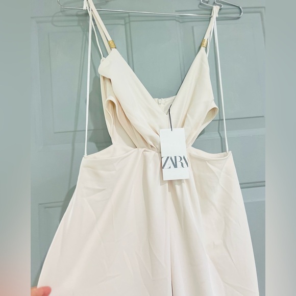 Zara Jumpsuit wide leg with cut out details size med in a ivory cream color - Picture 10 of 12